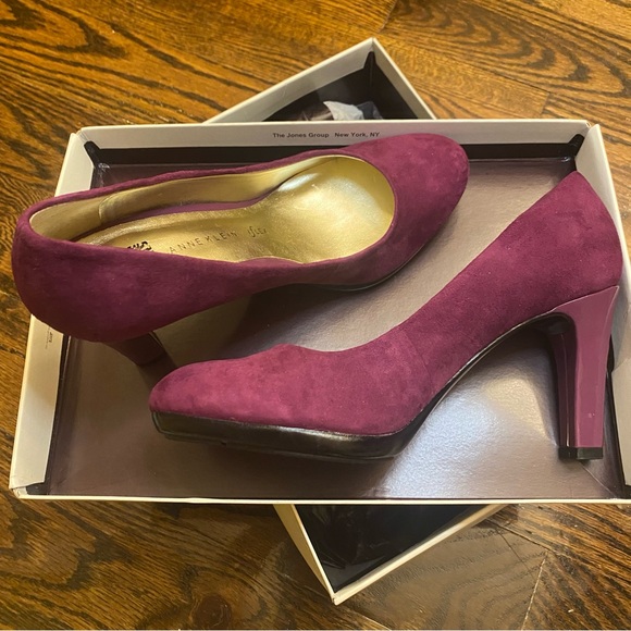 Anne Klein Iflex Dark Pink Suede Pumps - Picture 3 of 9